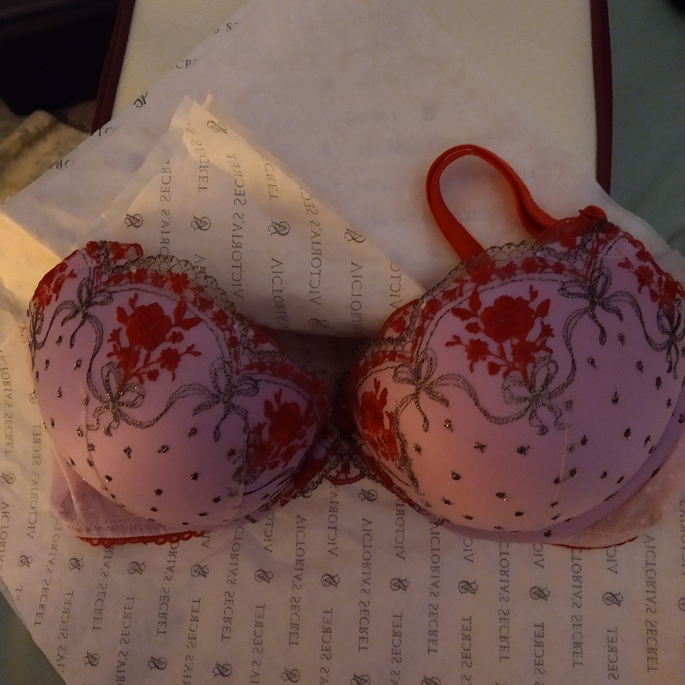 Victoria's Secret Very Sexy Bra 38D New! 💋🔥🥂